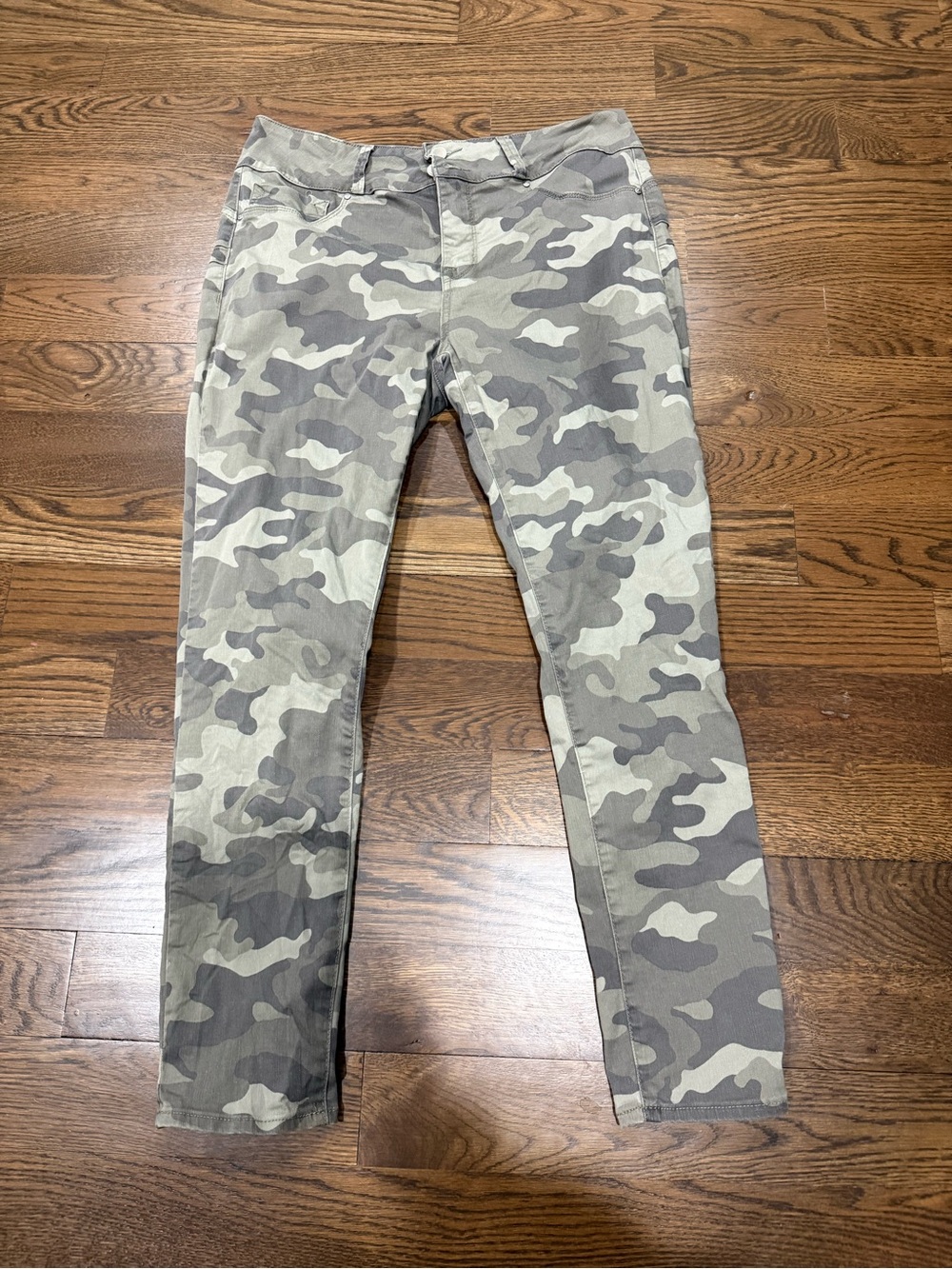 Seven7 Camo Pants in Olive and Gray